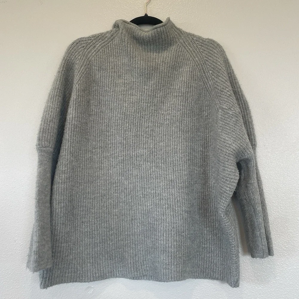 For The Republic Gray Mock Neck Long Sleeve Sweater Women's‎ Size Medium